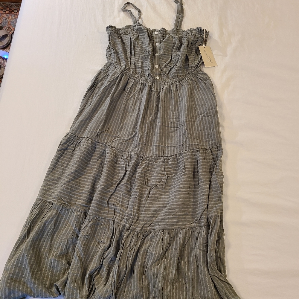 Universal Thread green striped maxi dress, small